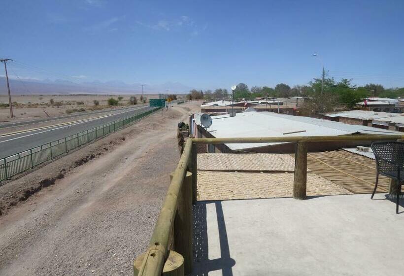 اتاق استاندارد سه نفره, Hostal Alabalti