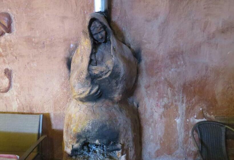 اتاق استاندارد سه نفره, Hostal Alabalti