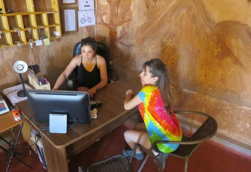 Номер Стандарт Трехместный, Hostal Alabalti