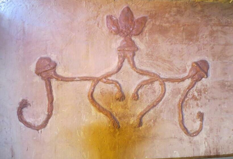 اتاق استاندارد سه نفره, Hostal Alabalti