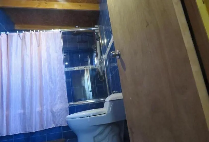 اتاق استاندارد سه نفره, Hostal Alabalti