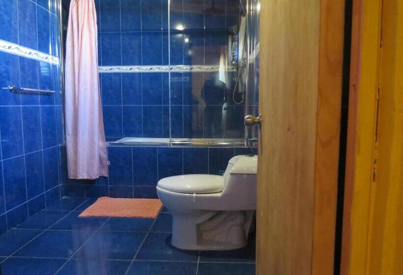 اتاق استاندارد سه نفره, Hostal Alabalti