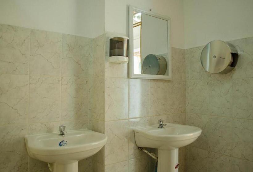 اتاق استاندارد با سرویس بهداشتی مشترک, Hostal Alabalti