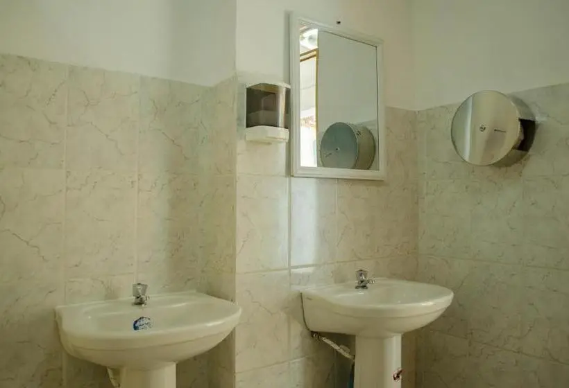 اتاق استاندارد با سرویس بهداشتی مشترک, Hostal Alabalti