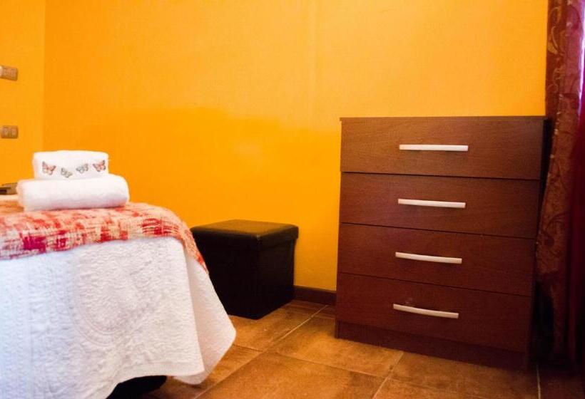 اتاق استاندارد با سرویس بهداشتی مشترک, Hostal Alabalti