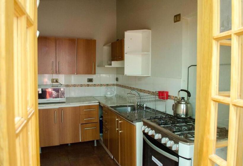 تختخواب در اتاق مشترک, Hostal Alabalti