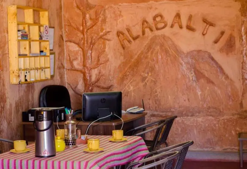 تختخواب در اتاق مشترک, Hostal Alabalti