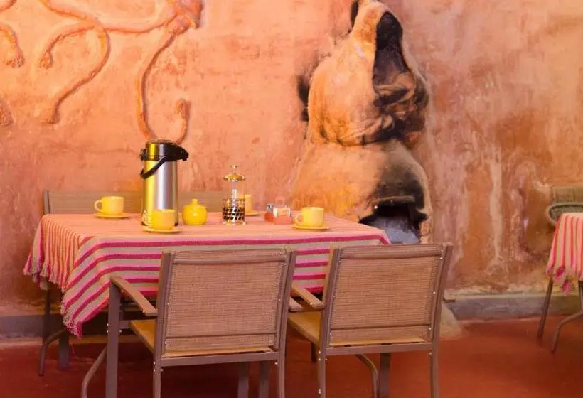 تختخواب در اتاق مشترک, Hostal Alabalti