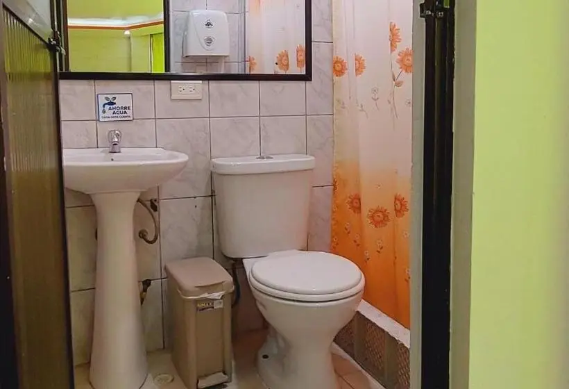 Perhehuone, Hostal La Siesta