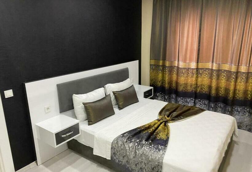 سوییت, Arya Apart Kundu