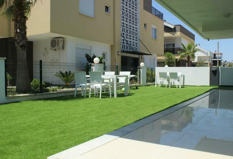 سوییت, Arya Apart Kundu