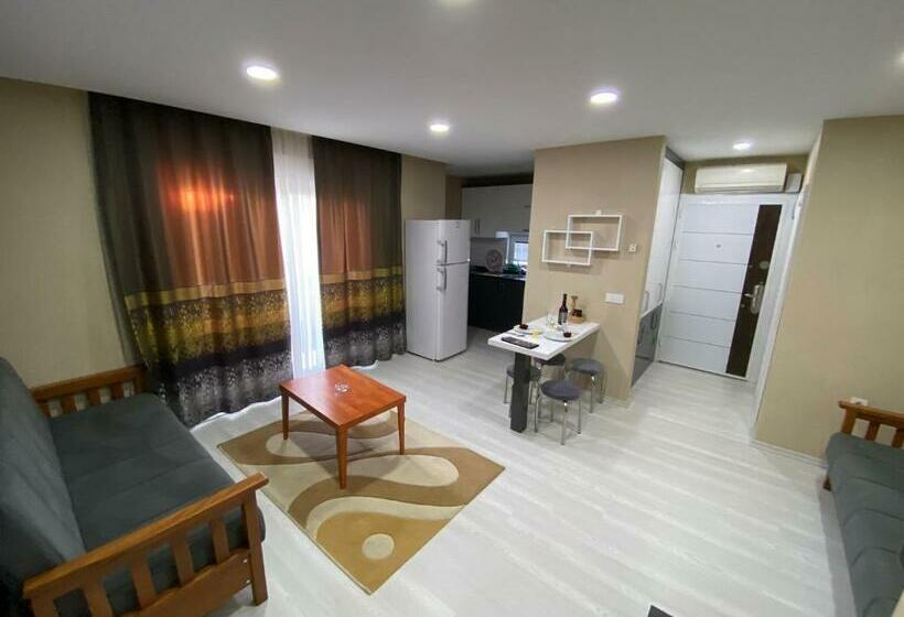 سوییت, Arya Apart Kundu