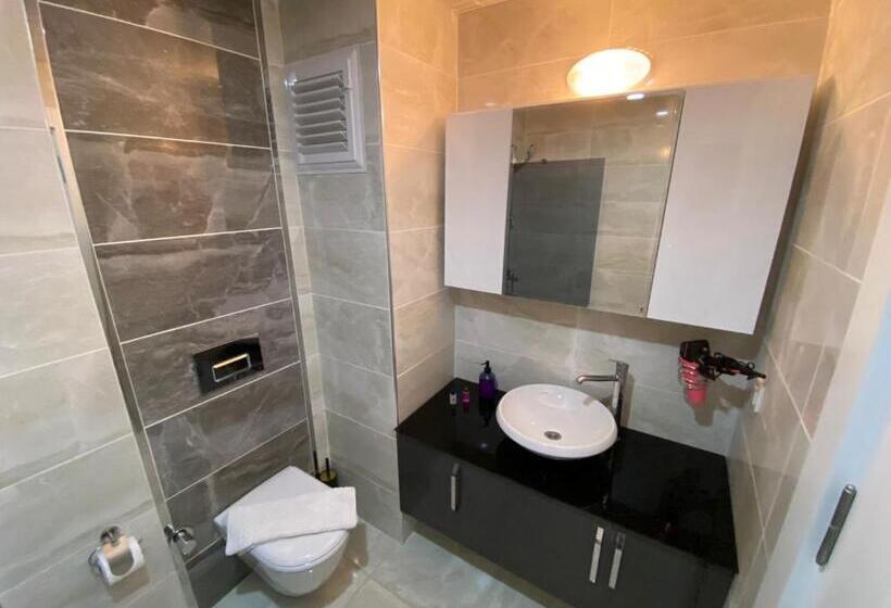 سوییت, Arya Apart Kundu