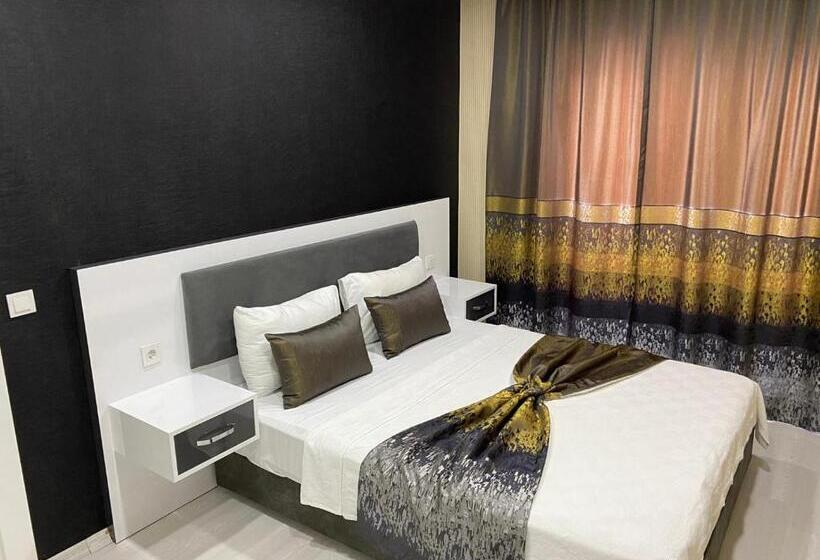 سوییت, Arya Apart Kundu