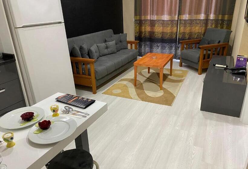 سوییت, Arya Apart Kundu