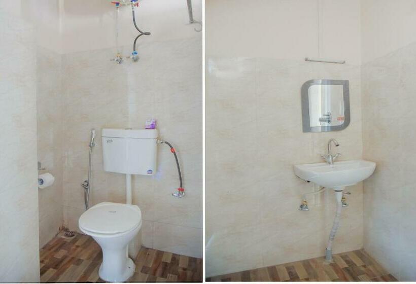اتاق لوکس سه تخته, Collection O Hotel Tashi Tenka