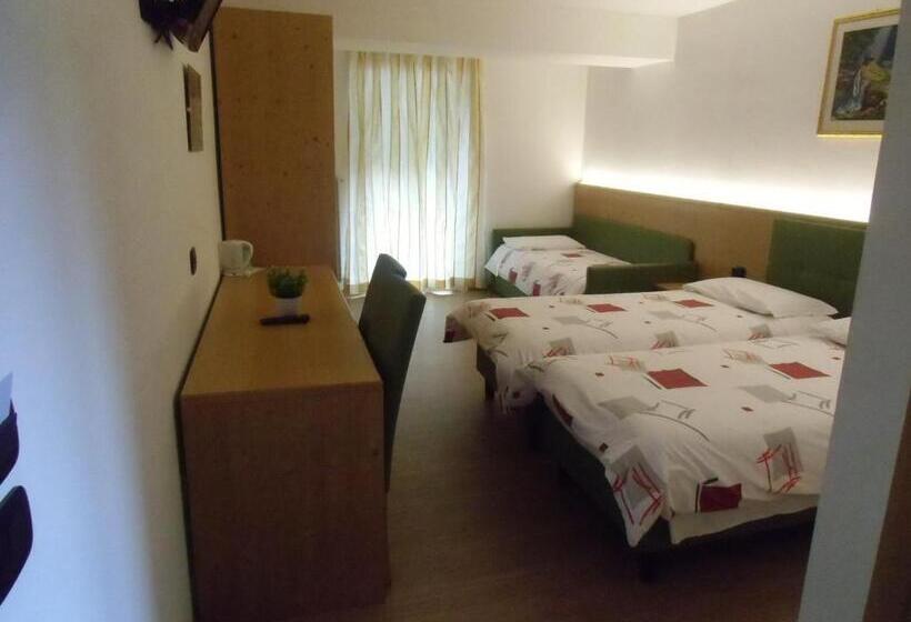 חדר משפחתי, Garni Festil