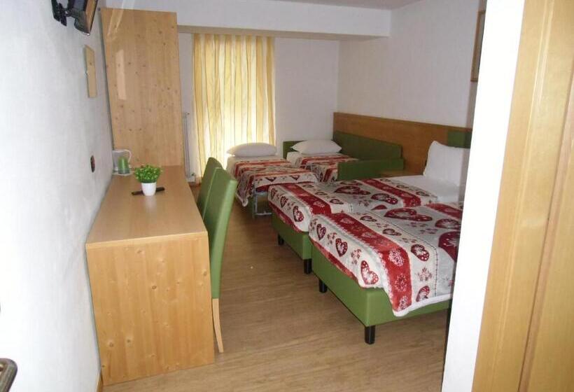 חדר משפחתי, Garni Festil