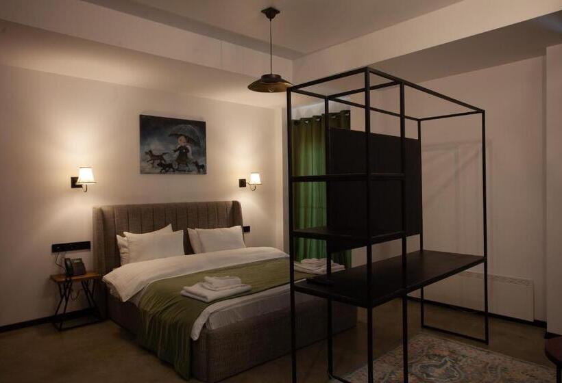 اتاق استاندارد سه نفره, Roshe Gudauri