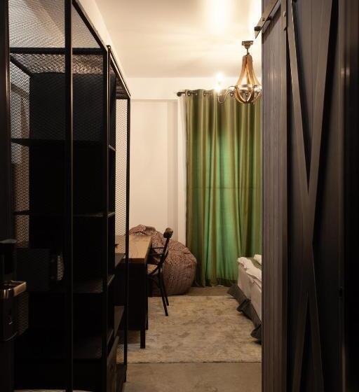 اتاق استاندارد با چشمانداز کوهستان, Roshe Gudauri