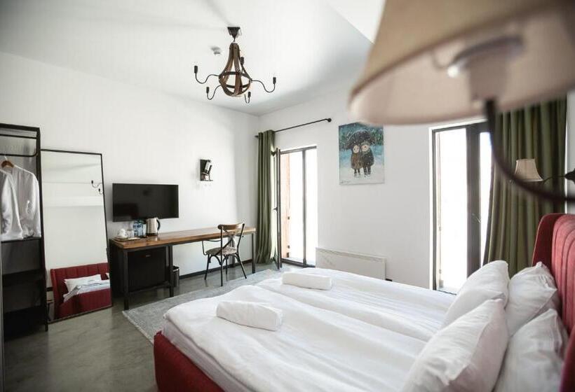 اتاق استاندارد با چشمانداز کوهستان, Roshe Gudauri