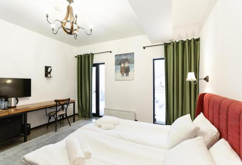 اتاق سوپریور با چشمانداز کوهستان, Roshe Gudauri