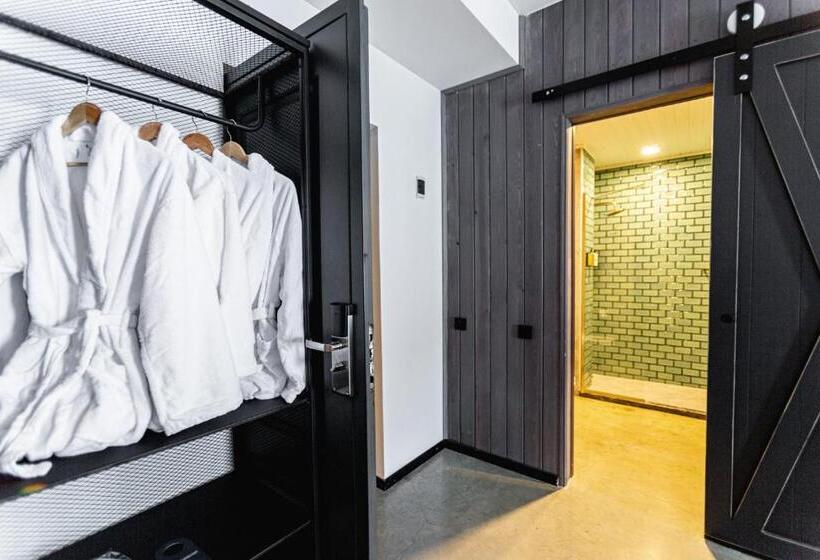 اتاق استاندارد چهار تخته, Roshe Gudauri