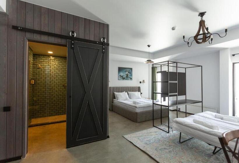 اتاق خانوادگی, Roshe Gudauri