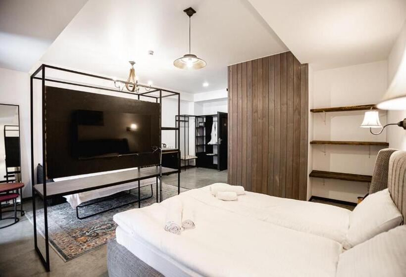 اتاق خانوادگی, Roshe Gudauri