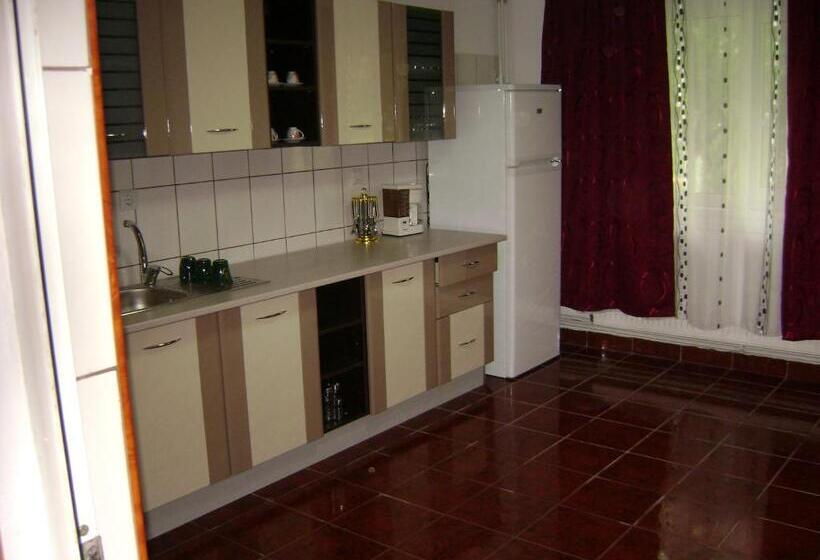 Дом 1 Спальня, Casa Dobrin