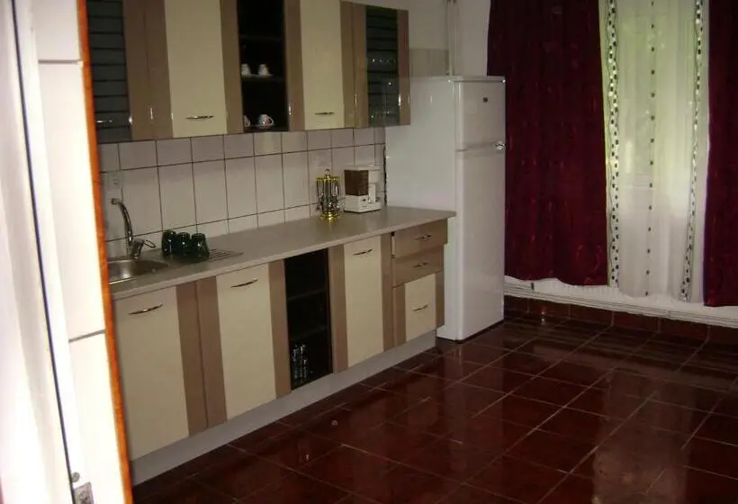 １ベッドルームハウス, Casa Dobrin