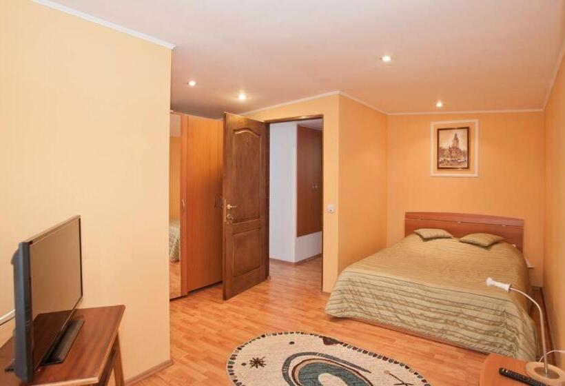 Quarto Estandar, Casa Tudor