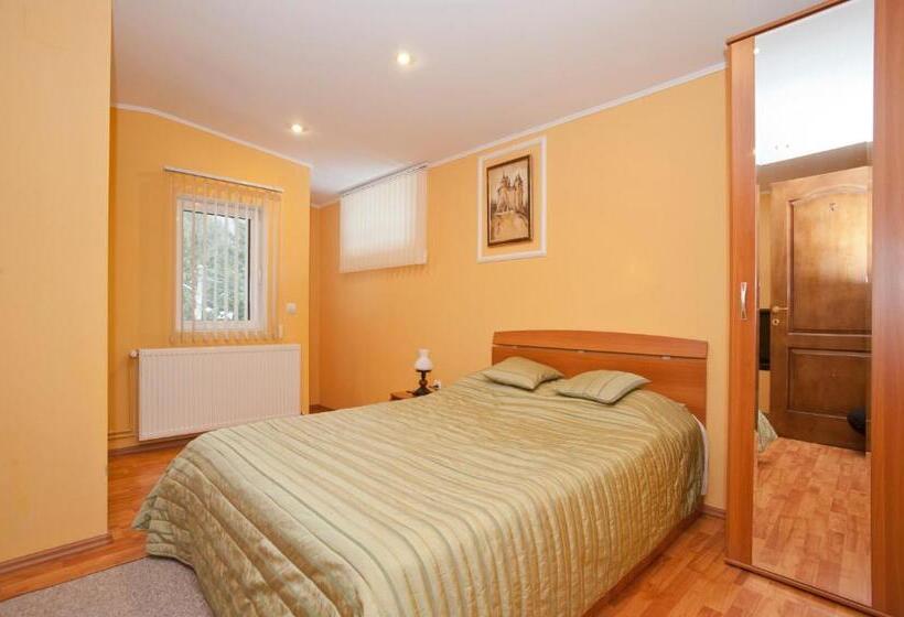 Quarto Estandar, Casa Tudor