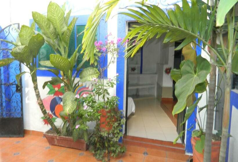 اتاق استاندارد سه نفره, Posada Joan Sebastian