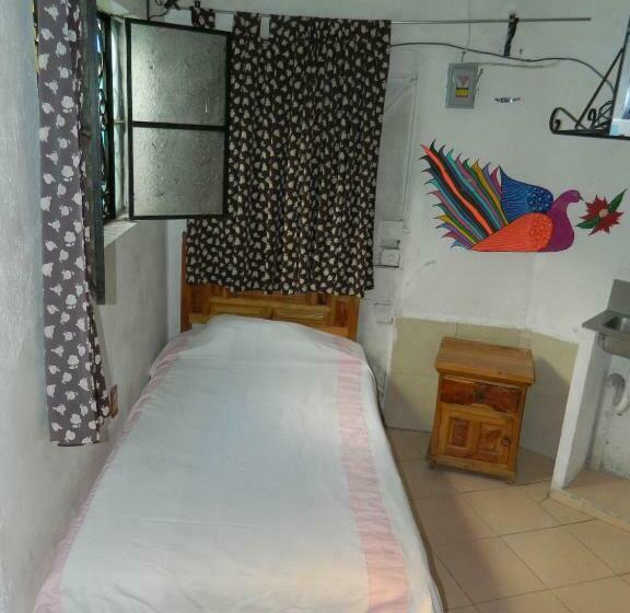 اتاق استاندارد سه نفره, Posada Joan Sebastian