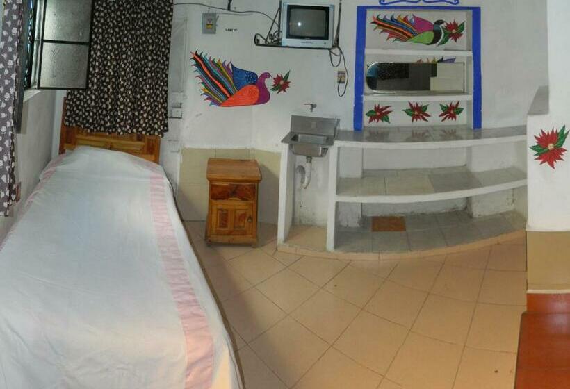 اتاق استاندارد سه نفره, Posada Joan Sebastian