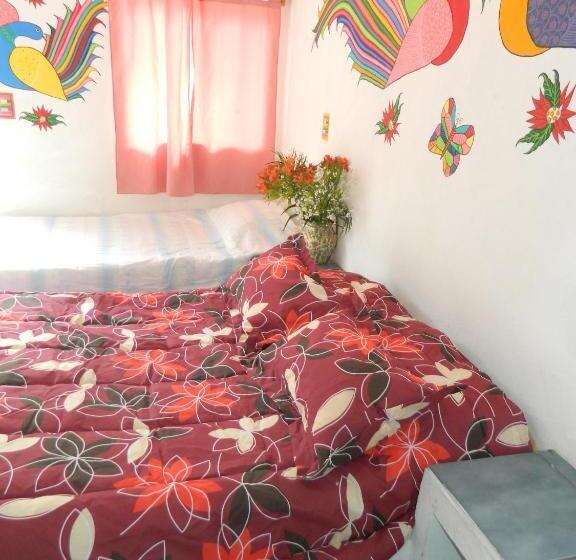 اتاق استاندارد چهارنفره با سرویس بهداشتی مشترک, Posada Joan Sebastian