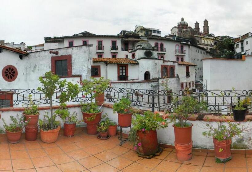 اتاق استاندارد چهارنفره با سرویس بهداشتی مشترک, Posada Joan Sebastian