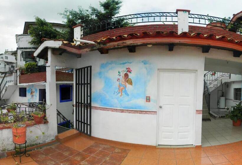 تختخواب در اتاق مشترک, Posada Joan Sebastian