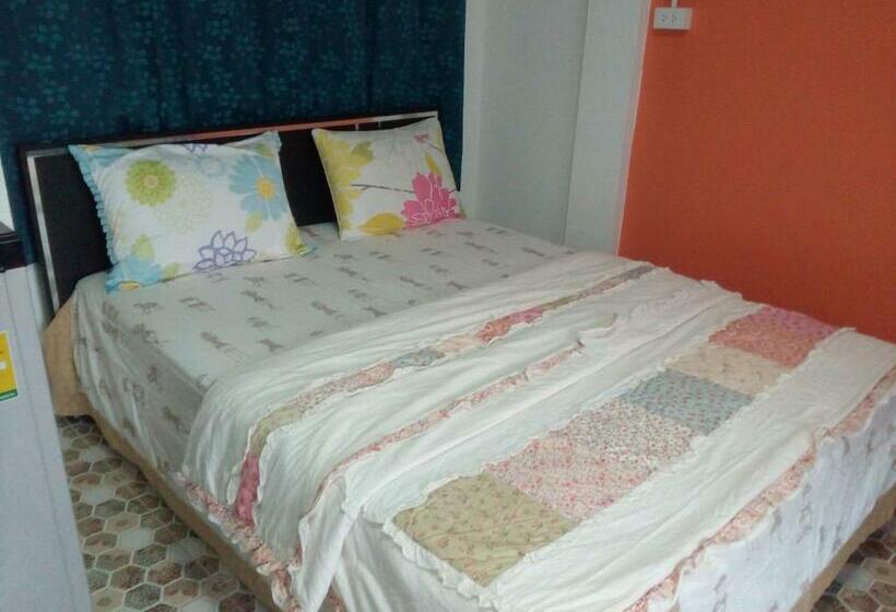 اتاق اکونومی, U Sa By House