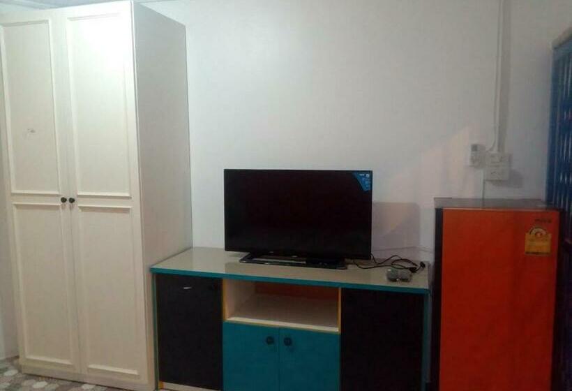 اتاق اکونومی, U Sa By House