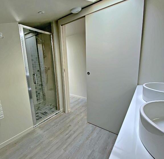 家庭套房, ô Gré Des Sens