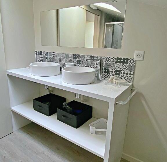 家庭套房, ô Gré Des Sens