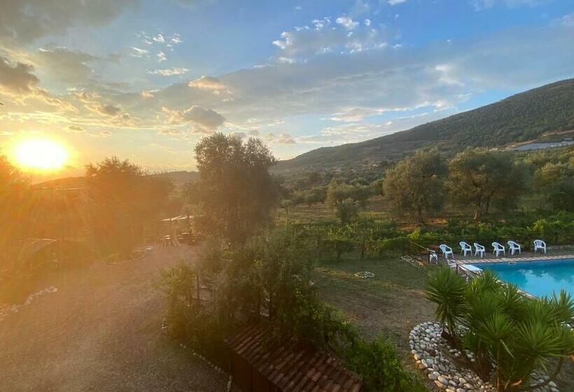 غرفة قياسية رباعية, L Oasi