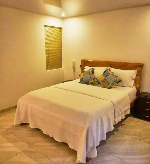 Chambre Standard Individuelle, 80 Real
