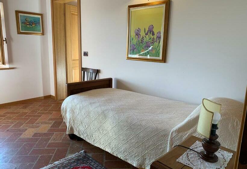 标准三人间, All Antica Scuderia Del Castello