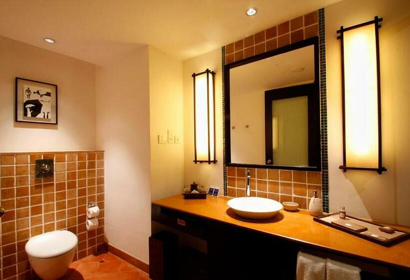 キングサイズベッドのスタンダードルーム, Plumeria Lake Resort & Spa, By Zaahrah Hotels And Resorts