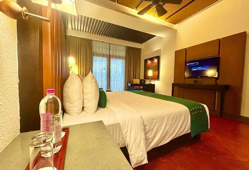 キングサイズベッドのスタンダードルーム, Plumeria Lake Resort & Spa, By Zaahrah Hotels And Resorts