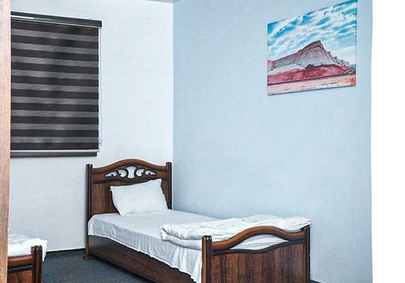 اتاق استاندارد چهارنفره با سرویس بهداشتی مشترک, House De Moon