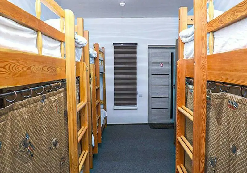 تختخواب در اتاق مشترک, House De Moon